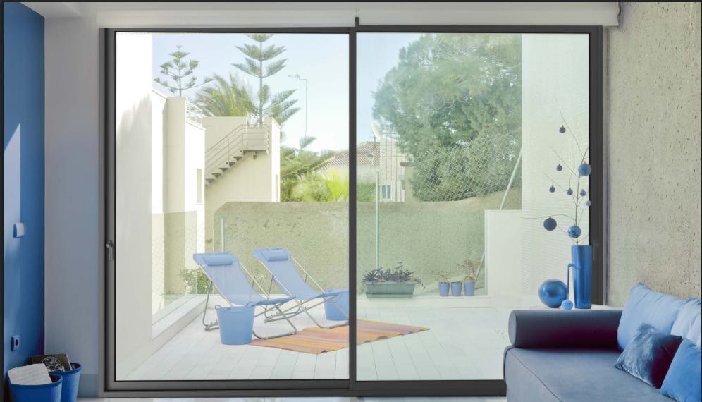 Aluminium sliding doors onto a terrace (product photo)