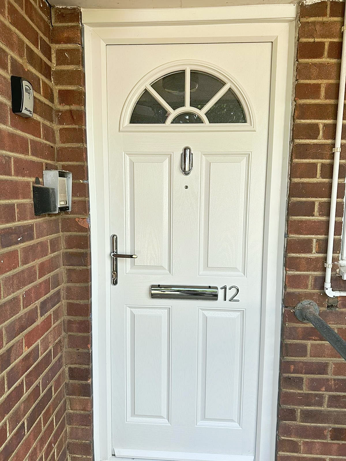 White composite door with fanlight glass, Leighton Buzzard, fitted by Termopane Windows