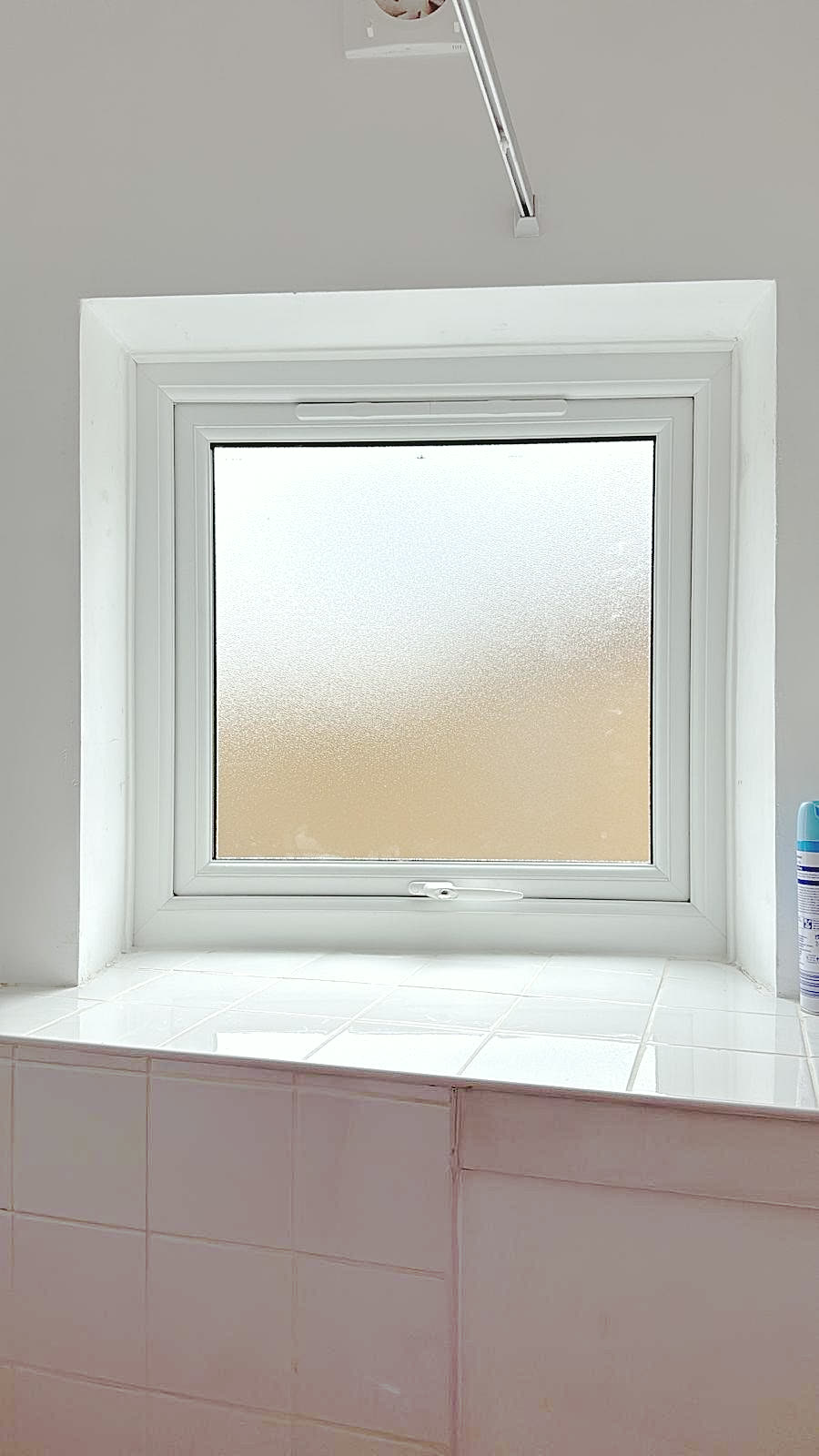 Frosted window above a tiled bath, London, fitted by Termopane Windows